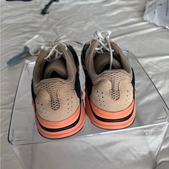 Yeezy boost 700 ‘Enflame amber’ size 8 - Picture 3 of 9